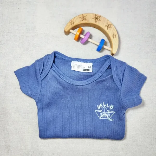 بادی آستین کوتاه پسرانه کبریتی hello summer برند ergee