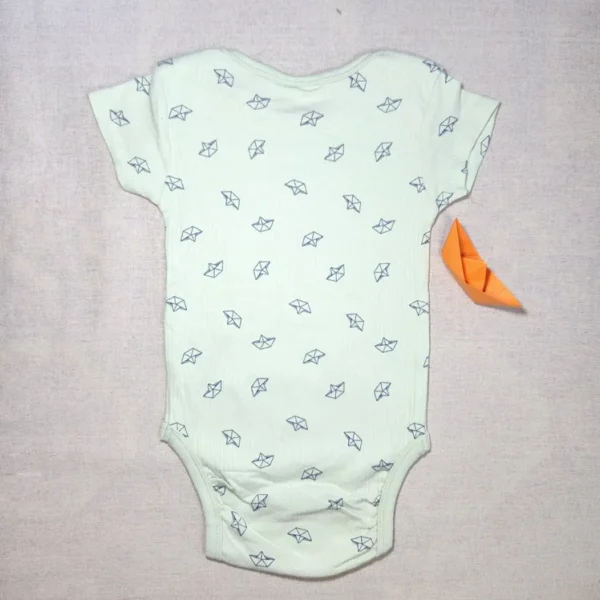 بادی آستین کوتاه کبریتی طرح قایق کاغذی مارک ergee