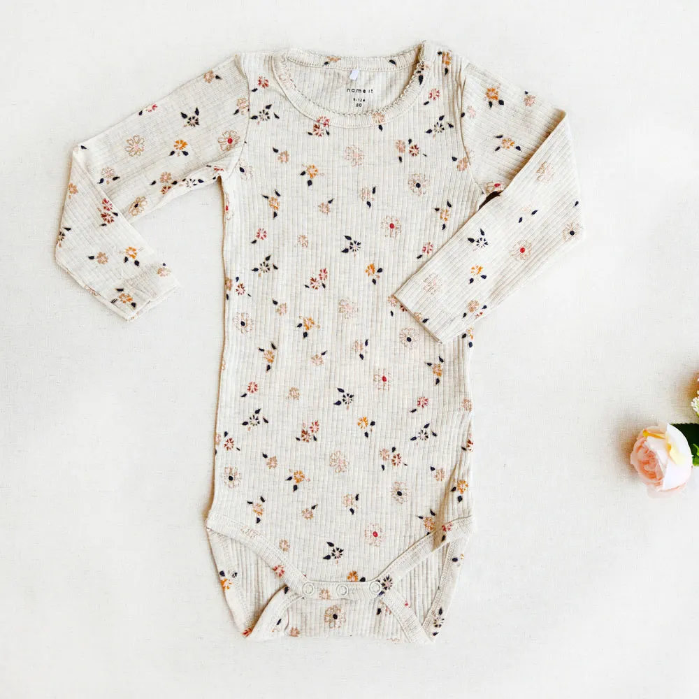 بادی دخترانه آستین بلند کبریتی طرح گل های اکلیلی برند name it