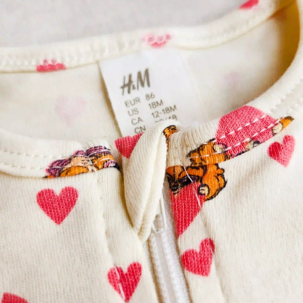 خرید سرهمی دو زیپ طرح قلب قرمز برند H&M