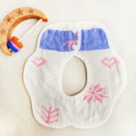 خرید پیشبند نوزادی طرح قلب و برف