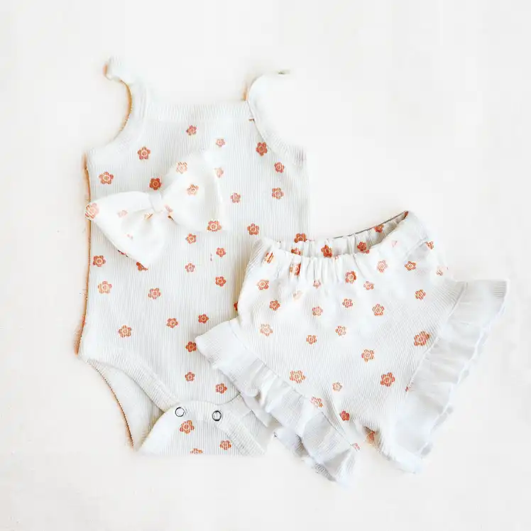 ست تاپ و شورتک به همراه هد بند طرح شکوفه