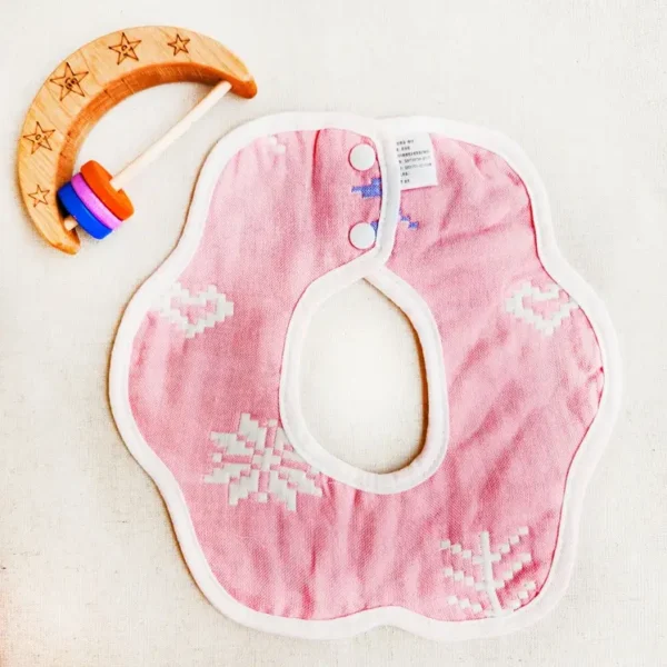 پیشبند نوزادی طرح قلب و برف