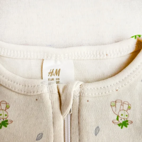 یمت سرهمی دو زیپ طرح بامبلو برند h&m