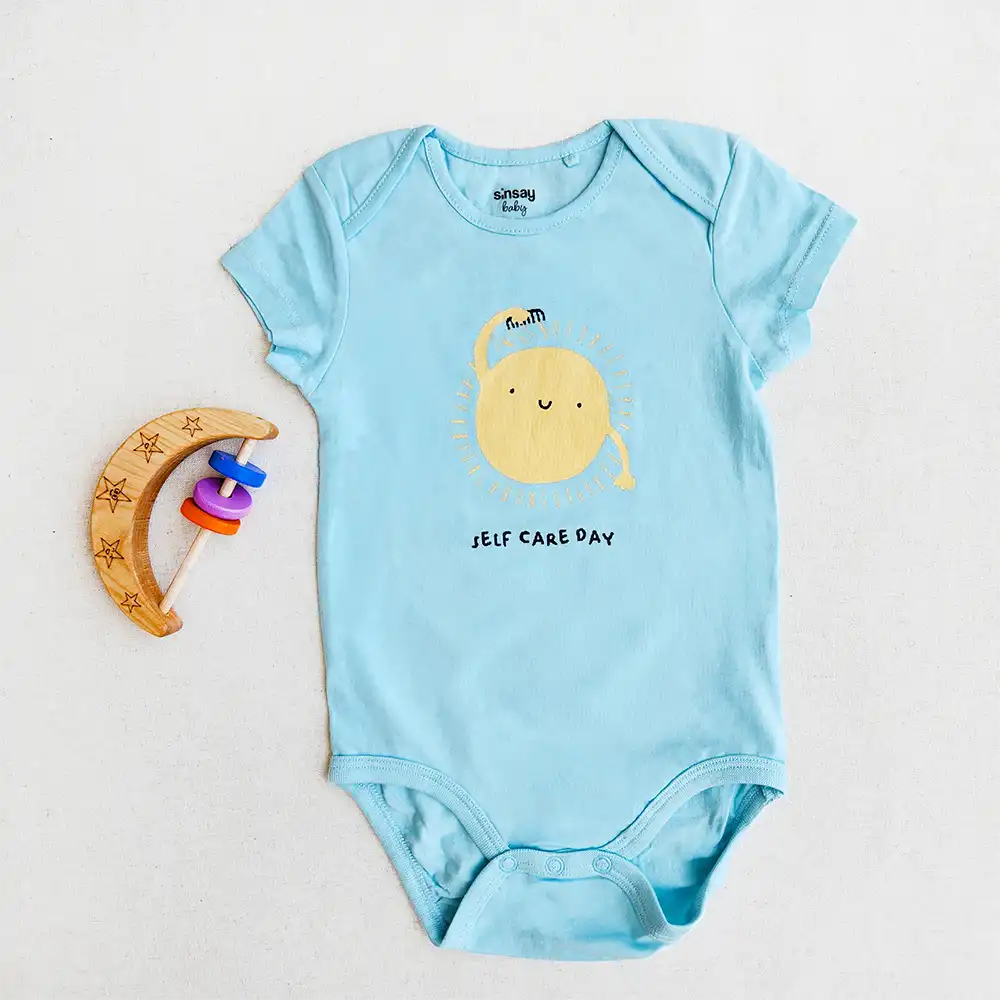 بادی آستین کوتاه وارداتی طرح Self Care Day برند Sinsay Baby
