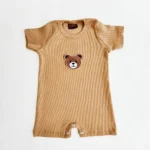 رامپر اسپرت آستین کوتاه کبریتی طرح خرس رنگ نسکافه ای