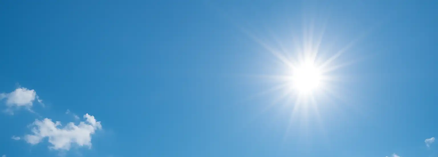 آسمان آبی تابستانی