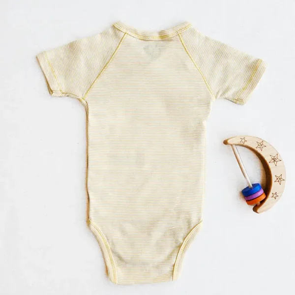 بادی آستین کوتاه وارداتی جلو دکمه دار طرح راه راه رنگ سفید و زرد Kiabi