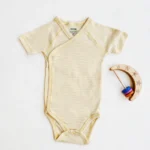 بادی آستین کوتاه وارداتی جلو دکمه دار طرح راه راه رنگ سفید و زرد برند Kiabi