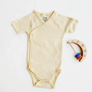 بادی آستین کوتاه وارداتی جلو دکمه دار طرح راه راه رنگ سفید و زرد برند Kiabi