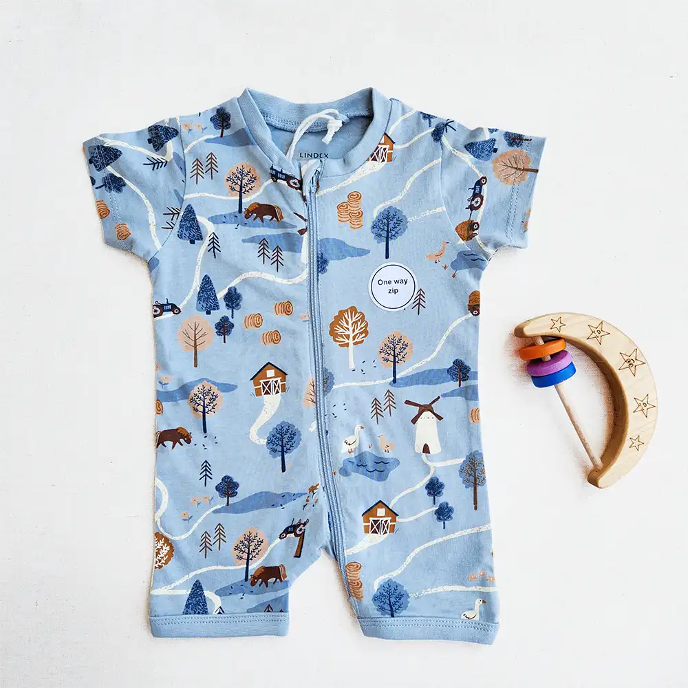 رامپر وارداتی زیپی طرح دهکده کوچولو برند Lindex