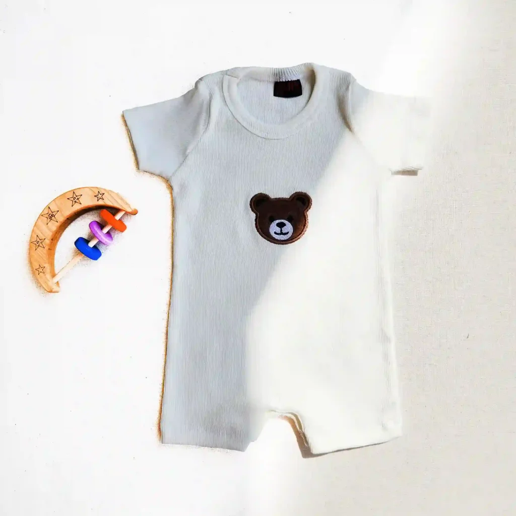 رامپر آستین کوتاه کبریتی طرح خرس رنگ شیری