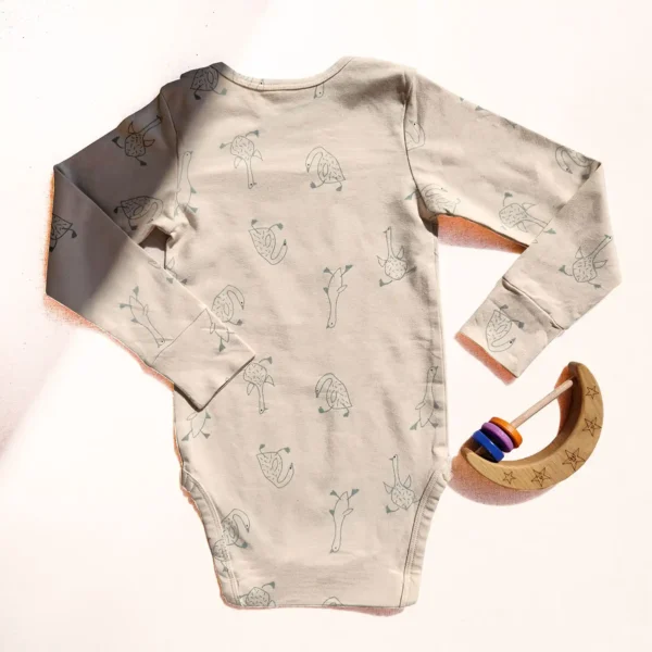 بادی آستین بلند طرح غاز های بامزه رنگ شیری برند هما