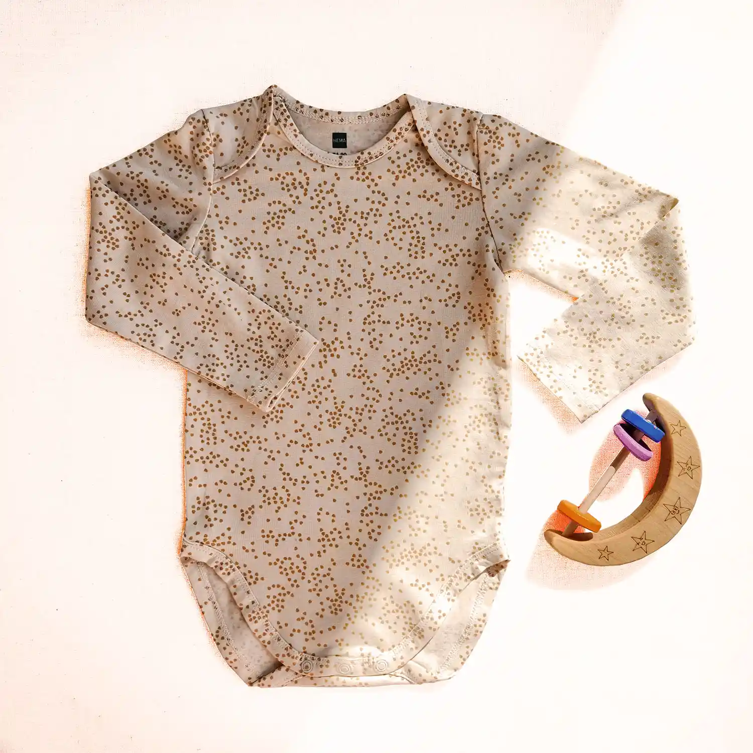 بادی آستین بلند طرح قلب قلبی رنگ شیری برند HEMA