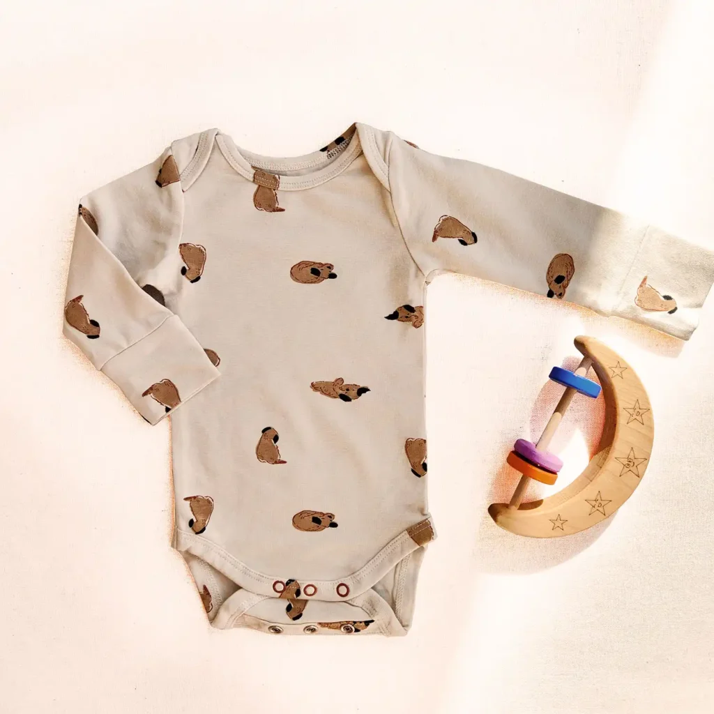 بادی آستین بلند طرح هاپوهای بامزه رنگ کرم برند HEMA