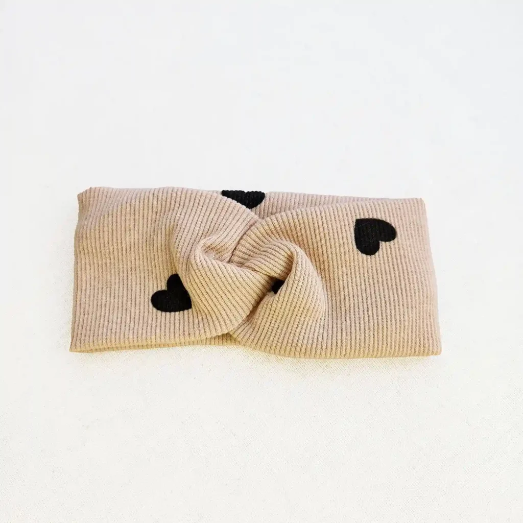 ست بادی آستین بلند کبریتی و شلوار به همراه هدبند طرح قلبی نسکافه ای