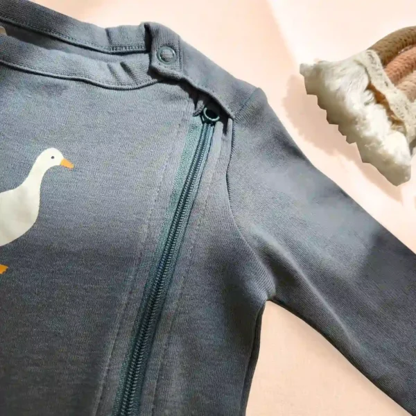 سرهمی وارداتی یکپارچه زیپ دار طرح اردک رنگ سبز کله غازی