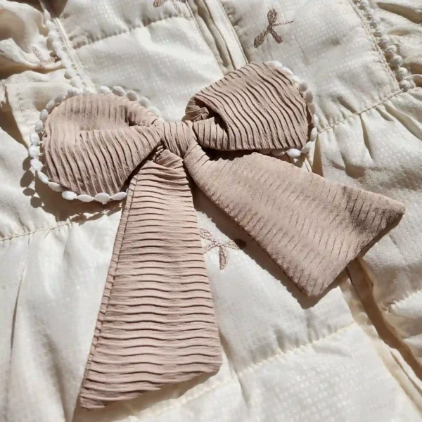 کاپشن سرهمی کلاهدار دخترانه وارداتی اورجینال مدل پاپیون رنگ کرم نسکافه ای