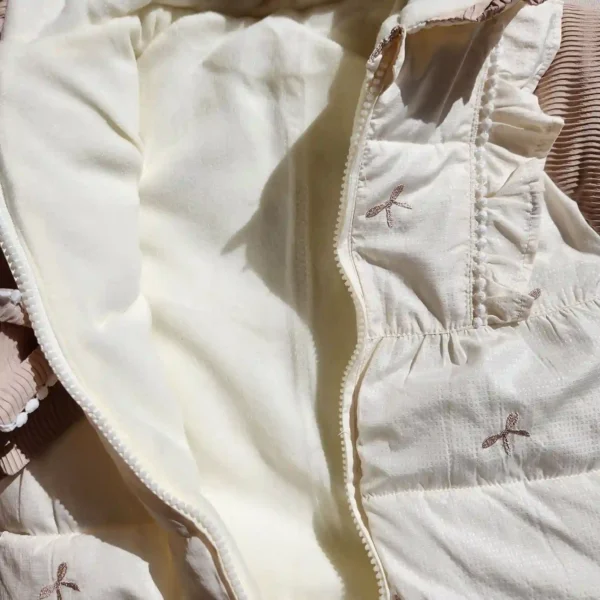 کاپشن سرهمی کلاهدار وارداتی اورجینال مدل پاپیونی رنگ کرم نسکافه ای