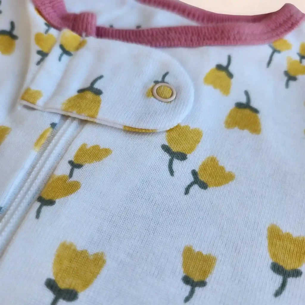 سرهمی جوراب دار خارجی طرح گل لاله رنگ سفید