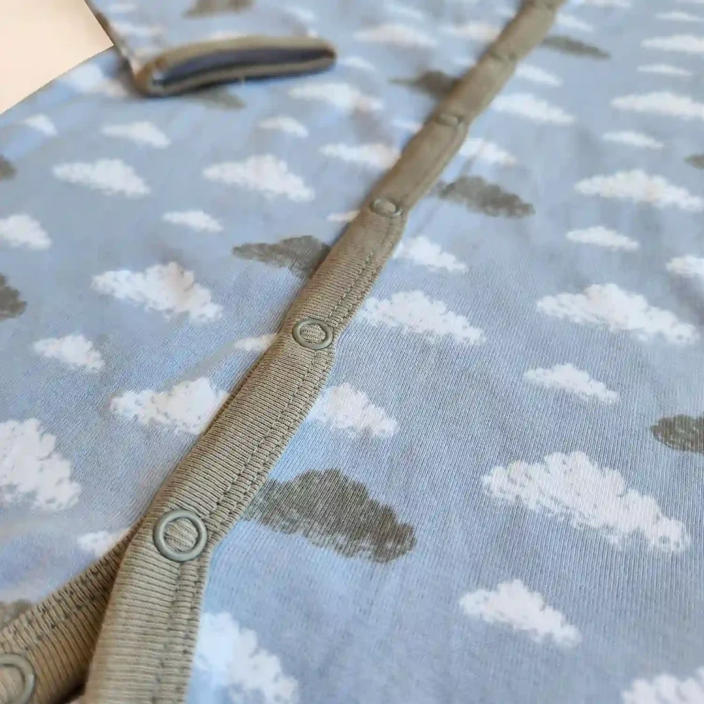 سرهمی طرح ابر رنگ آبی