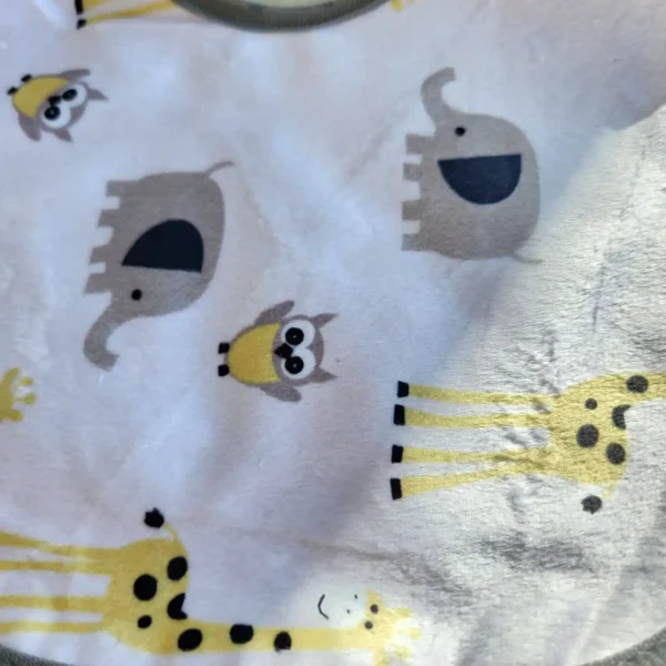 پیشبند نوزادی طرح جغد و فیل رنگ سفید برند کارترز