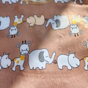 پیشبند نوزادی طرح حیوانات رنگ کرم-قهوه ای برند کارترز