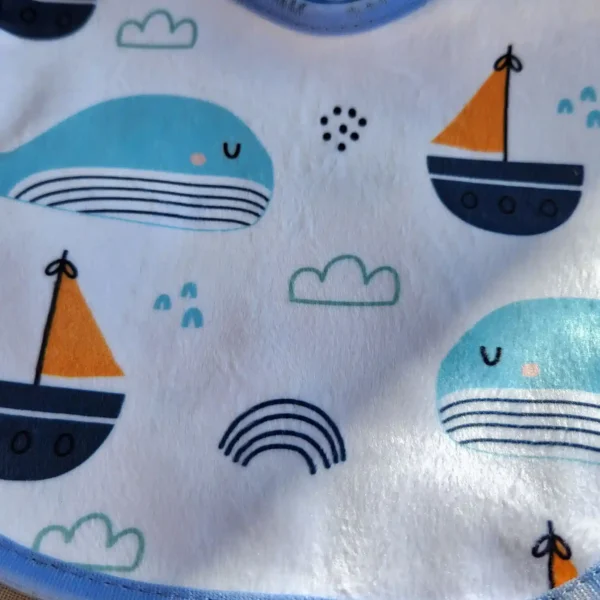 پیشبند نوزادی طرح دلفین و قایق رنگ سفید برند کارترز