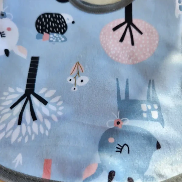 پیشبند نوزدی طرح درخت و آهو رنگ آبی برند کارترز