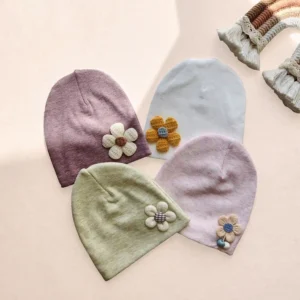 کلاه نوزادی کشبافت مدل گل دکمه ای