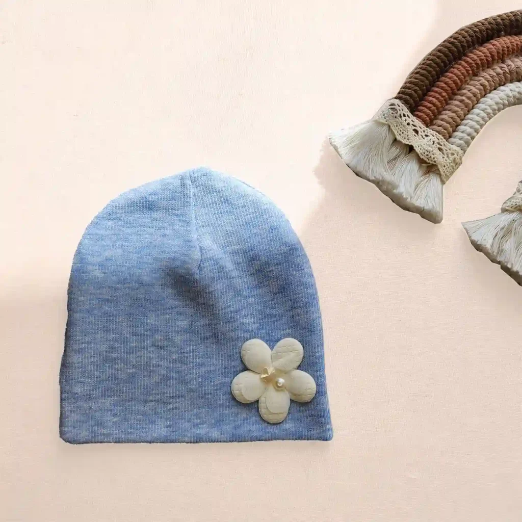 کلاه نوزادی کشبافت مدل گل مرواریدی رنگ آبی