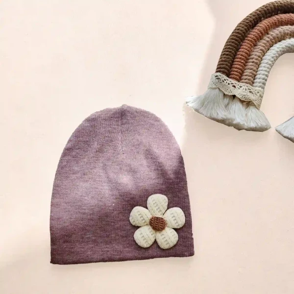 کلاه نوزادی کشبافت مدل گل دکمه ای رنگ بنفش
