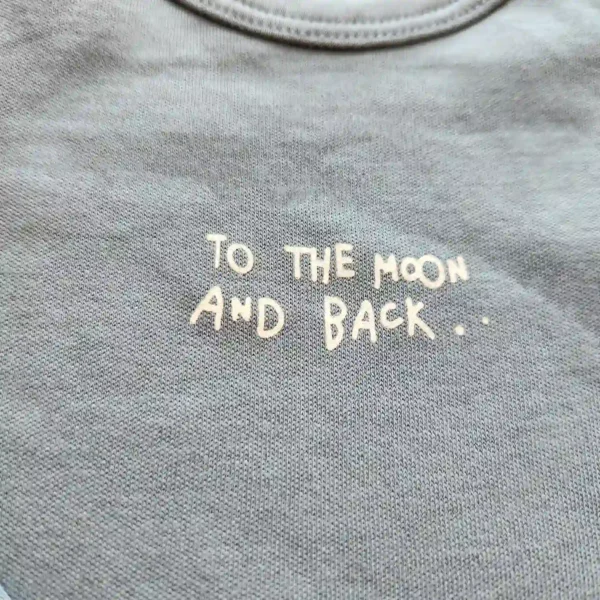 بادی آستین بلند طرح too the moon and back رنگ آبی برند ورت بایودت