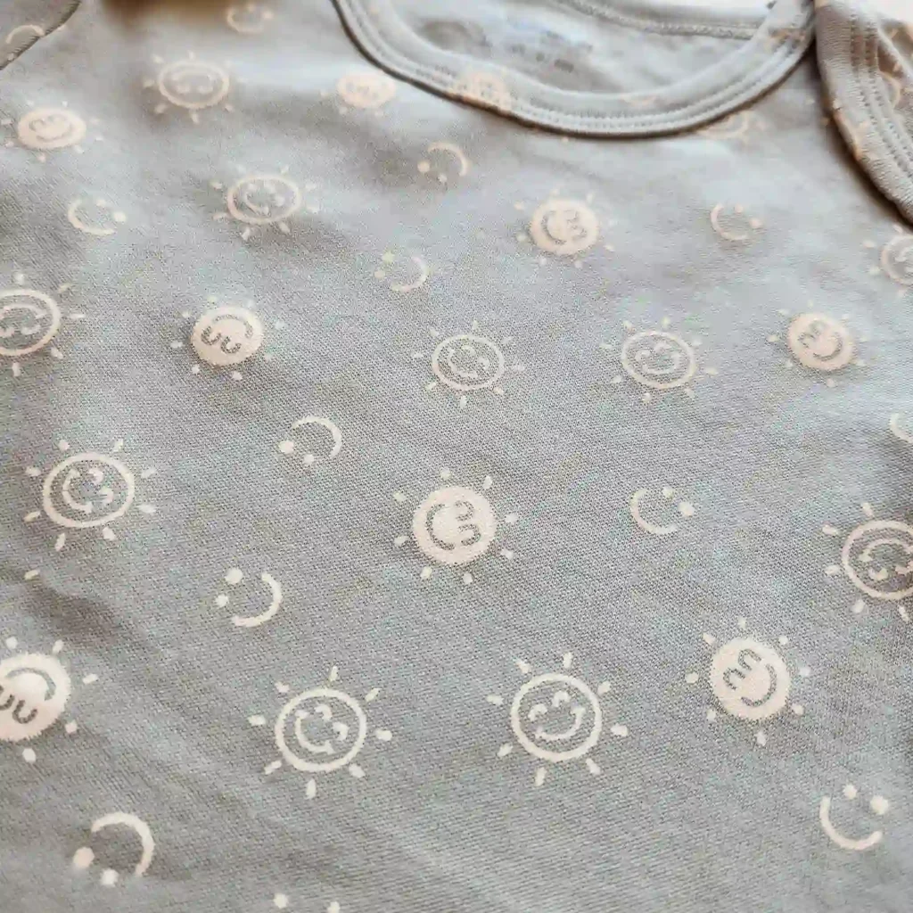 بادی آستین بلند طرح خورشید خندان رنگ سبز برند ورت بایودت