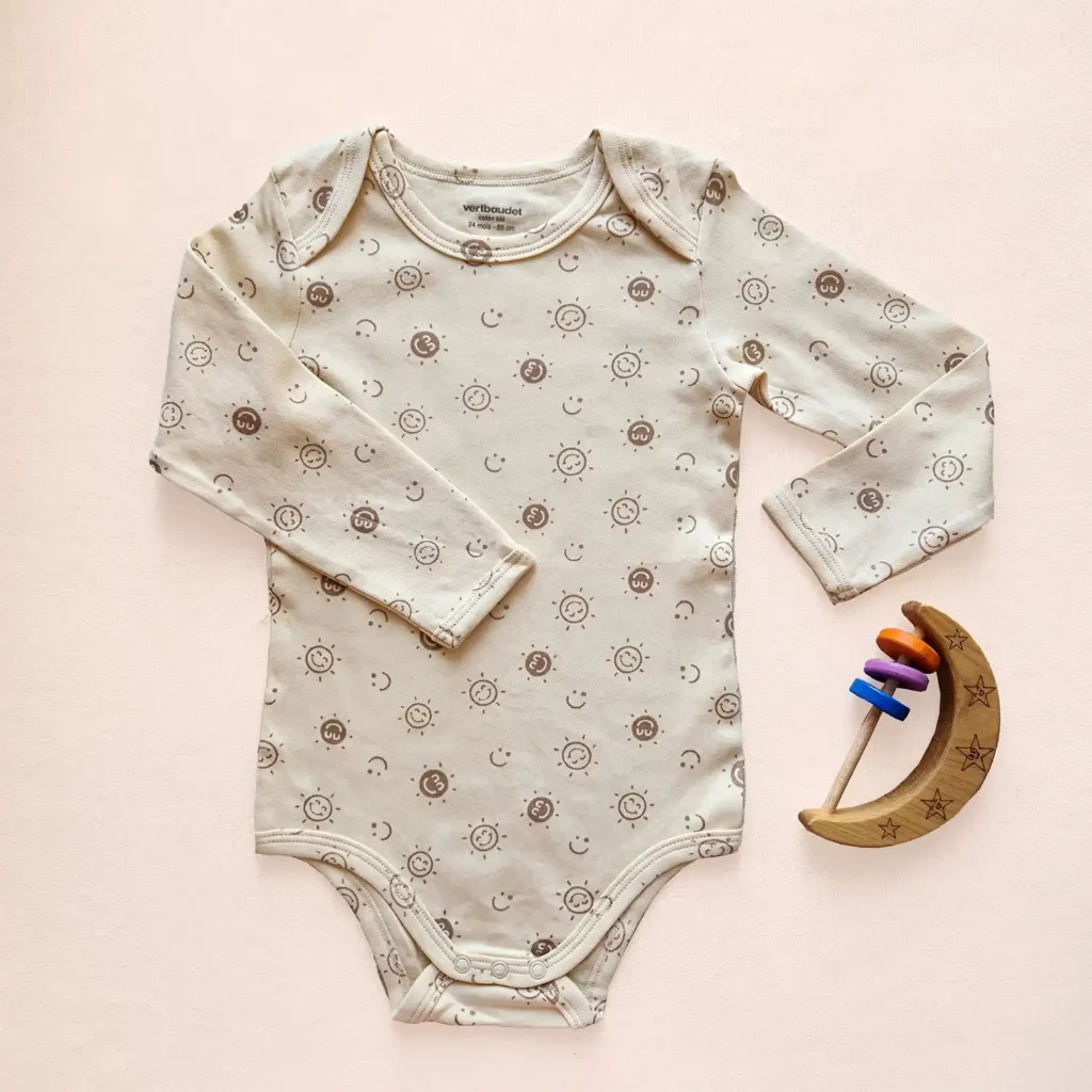 بادی آستین بلند طرح خورشید خندان رنگ کرم برند vertbaudet