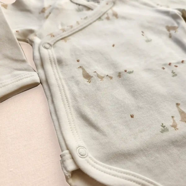 بادی آستین بلند یقه هفت طرح اردک ها رنگ سفید برند ورت بایودت