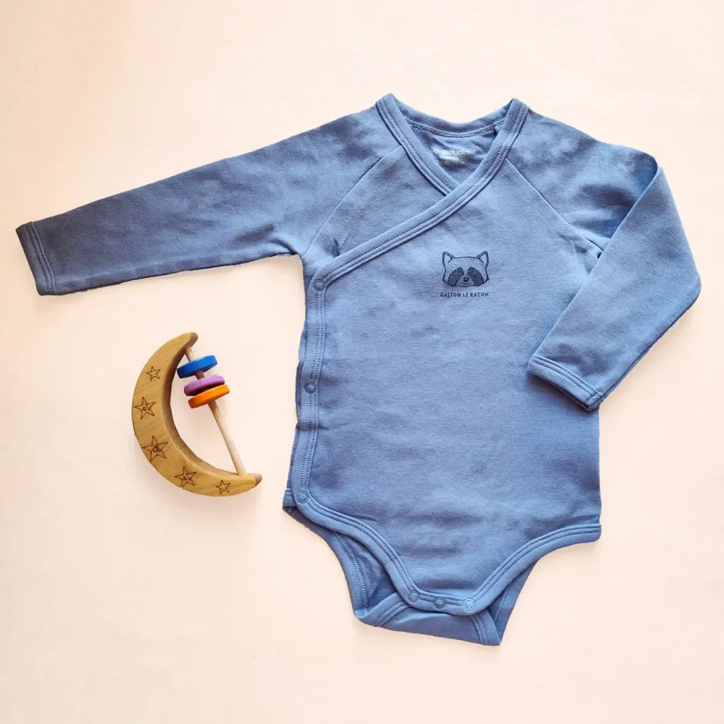 بادی آستین بلند یقه هفت طرح راکون کوچولو رنگ آبی برند vertbaudet