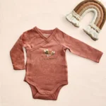 بادی آستین بلند یقه هفت طرح زنبور رنگ صورتی برند vertbaudet