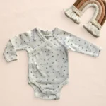 بادی آستین بلند یقه هفت طرح گل های آبی رنگ سفید برند vertbaudet