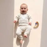 تن خور سرهمی نوزادی بافت وارداتی وارداتی راه راه طرح خرس رنگ کرم برند Next Baby