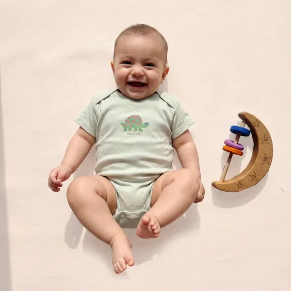 تن خور بادی آستین کوتاه وارداتی طرح لاکپشت رنگ سبز برند Sinsay