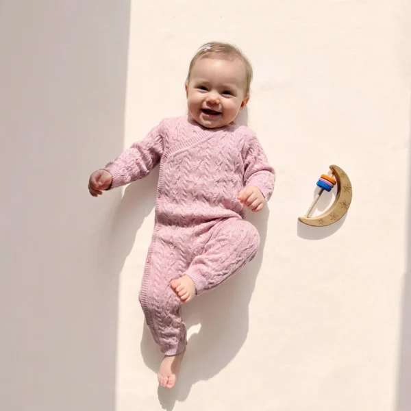 تن خور سرهمی نوزادی بافت وارداتی چین دار طرح گل رنگ صورتی برند Carters