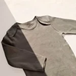 بادی آستین بلند وارداتی ساده رنگ زیتونی برند سی اند ای