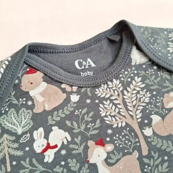 بادی آستین بلند وارداتی طرح جنگل و حیوانات رنگ سبز برند C&A