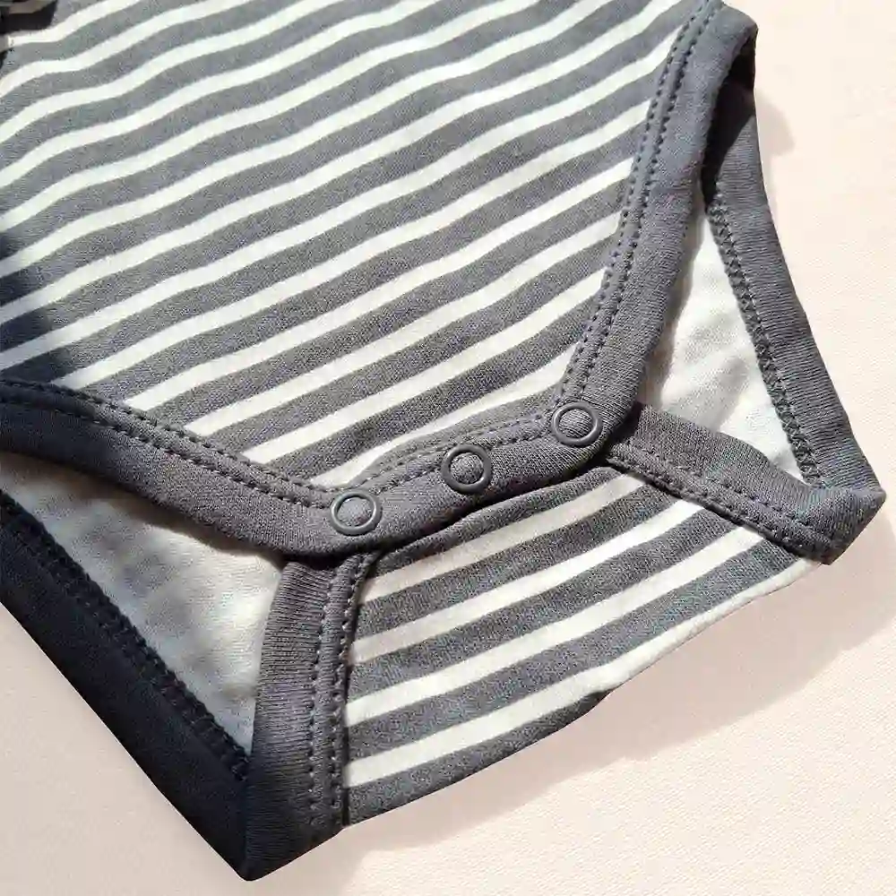 بادی آستین بلند وارداتی طرح راه راه درشت طوسی سفید برند سی اند ای