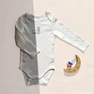 بادی آستین بلند وارداتی طرح راکون کوچولو رنگ سفید برند C&A