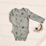 بادی آستین بلند وارداتی طرح ماشین و درخت رنگ کرم تیره برند C&A کد 10450