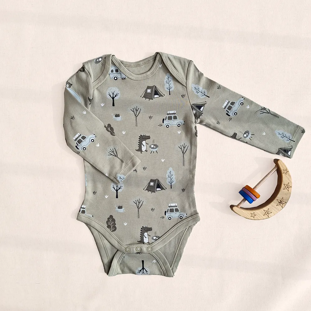 بادی آستین بلند وارداتی طرح ماشین و درخت رنگ کرم تیره برند C&A کد 10450