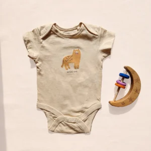 بادی آستین کوتاه وارداتی طرح ببر رنگ کرم برند sinsay