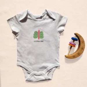 بادی آستین کوتاه وارداتی طرح پروانه رنگ سفید برند sinsay